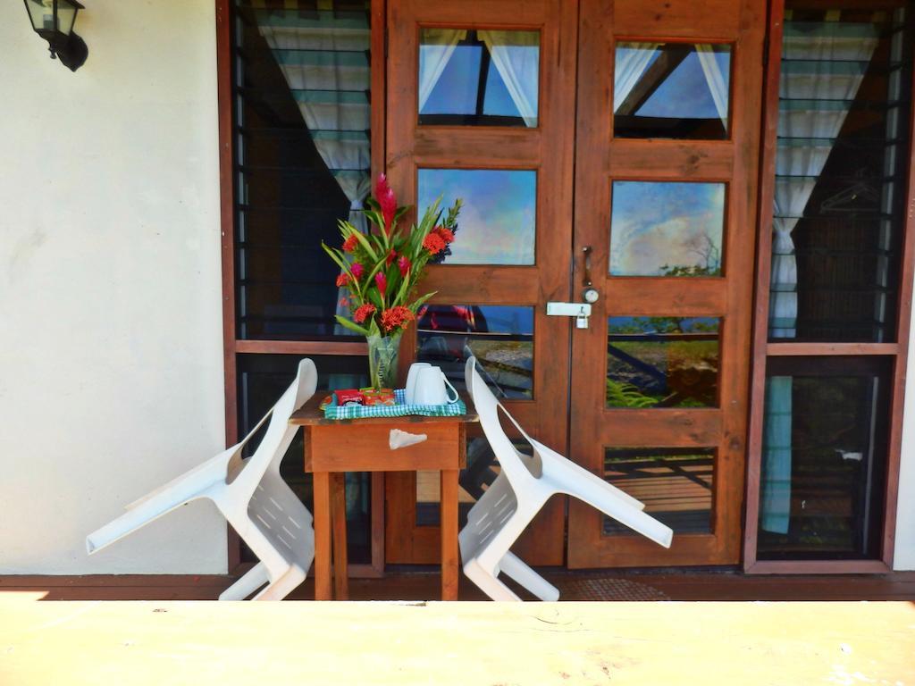 Taufua Beach Fales Lalomanu Bilik gambar