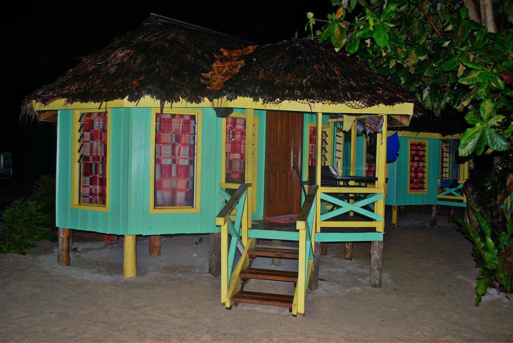 Taufua Beach Fales Lalomanu Bilik gambar